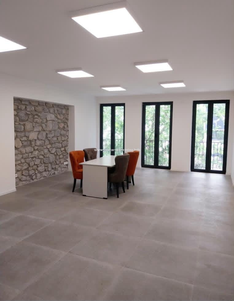 Izdavanje, poslovni prostor 120m2, Centar, Podgorica
